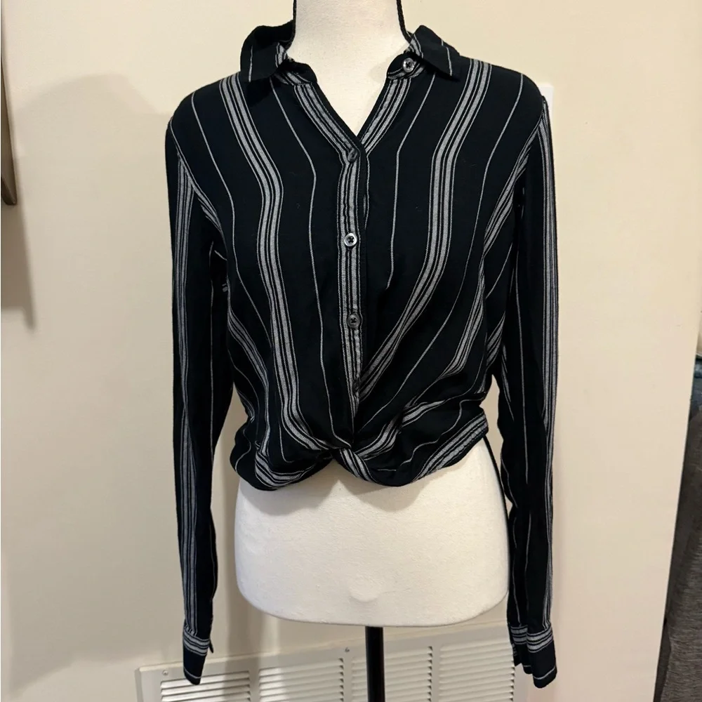 Hollister | Black and White twist Striped Crop Top